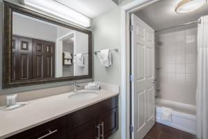 Koupelna v ubytování Staybridge Suites Wilmington-Newark by IHG