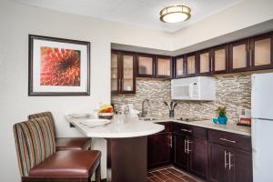 A kitchen or kitchenette at Staybridge Suites Wilmington-Newark, an IHG Hotel