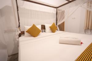 Postel nebo postele na pokoji v ubytování Luaya Beach