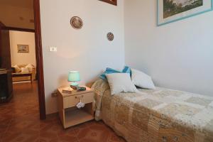 Letto o letti in una camera di Central Apartment On The Beach With Balcony, Wi-fi & Air Conditioning; Parking