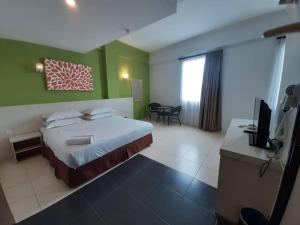 Ένα ή περισσότερα κρεβάτια σε δωμάτιο στο Temasek Hotel