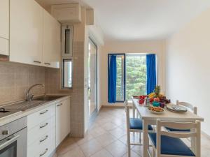 A kitchen or kitchenette at Bright Apartment Near The Beach In Otranto