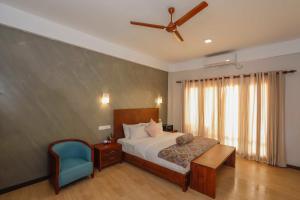 Postel nebo postele na pokoji v ubytování Sapphire Seas Beachfront Hotel