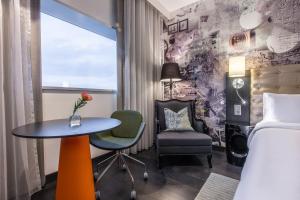 Postel nebo postele na pokoji v ubytování Radisson Blu Riverside Hotel + 37 fotografií