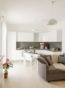Η κουζίνα ή μικρή κουζίνα στο Fco Secrets Luxury Apartment