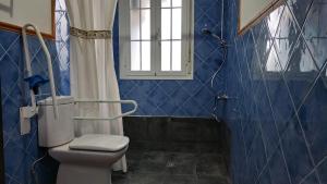 a bathroom with a toilet, sink, and tub at Hotel Rural La Pedriza Original in Manzanares el Real