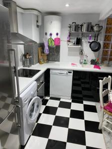 A kitchen or kitchenette at Andalhue Apartment