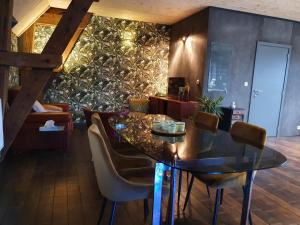 Coin salon dans l'établissement Vue sur Meuse