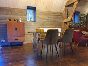 Coin salon dans l'établissement Vue sur Meuse