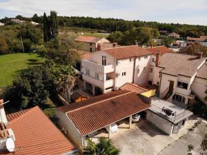 A bird's-eye view of Apartments Sain with garden terrace near the beach