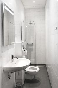 A bathroom at Giethoorn2Stay