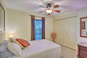 Lova arba lovos apgyvendinimo įstaigoje Mount Dora Townhome in Historical District!