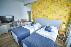 Łóżko lub łóżka w pokoju w obiekcie Hotel Afrodyta Business & Spa