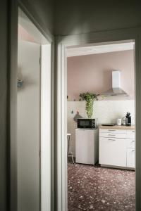 A kitchen or kitchenette at Vernazza2010 Rooms