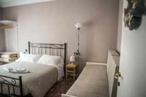 A bed or beds in a room at Vernazza2010 Rooms