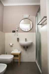 A bathroom at Vernazza2010 Rooms