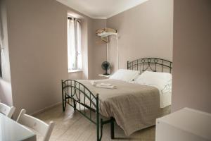 A bed or beds in a room at Vernazza2010 Rooms