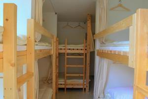 Palanda nebo palandy na pokoji v ubytování plumhostel