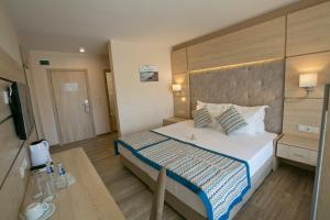Postel nebo postele na pokoji v ubytování Royal Bay Resort - All Inclusive and Free beach accsess