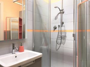 a bathroom with a sink and a shower at LOFT 22- A DUE PASSI DA PIAZZA DEL CAMPO in Siena +17 photos
