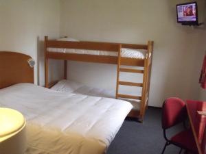 Двухъярусная кровать или двухъярусные кровати в номере Quick Palace Auxerre