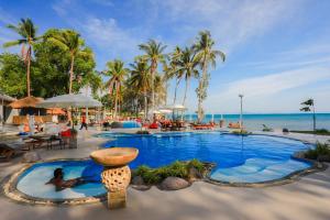 Kolam renang di atau dekat dengan Villa Cha-Cha Krabi Beachfront Resort