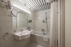 Um banheiro em Best Western Vilnius