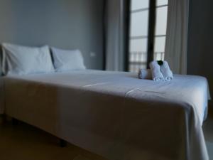Łóżko lub łóżka w pokoju w obiekcie Del Parque Flats Central