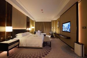 Ліжко або ліжка в номері Vignette Collection Haikou Yatter Hotel by IHG
