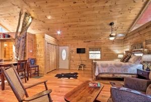 Gallery image of Bryson City Cabin with Wraparound Deck and Hot Tub in Bryson City