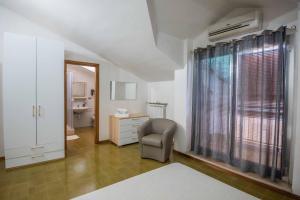 a living room with a chair and a window at B. & B. Villa Giada in Ginosa Marina