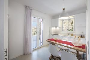 Gallery image of modern apartment with a sea view and swimming pool in Koundouros in Koundouros