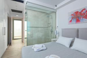 Ένα ή περισσότερα κρεβάτια σε δωμάτιο στο Villa Kastro +17 φωτογραφίες