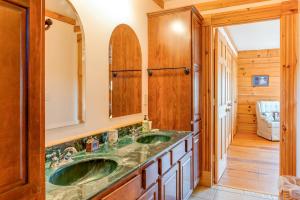 a bathroom with two sinks and a mirror at Longview Lodge in Mineral +34 photos