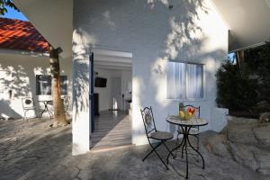 Patio nebo venkovní prostory v ubytování Kata White Villas