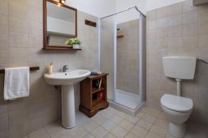 A bathroom at Borgo Palazzuolo Vecchio