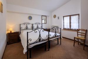A bed or beds in a room at Borgo Palazzuolo Vecchio