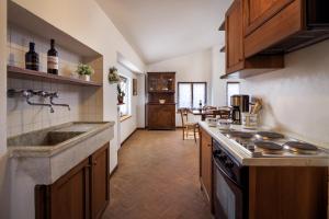 A kitchen or kitchenette at Borgo Palazzuolo Vecchio
