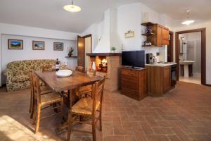 A kitchen or kitchenette at Borgo Palazzuolo Vecchio