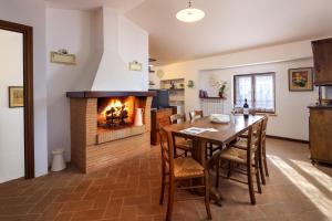 A kitchen or kitchenette at Borgo Palazzuolo Vecchio