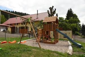 Herní místnost nebo prostor pro děti v ubytování Penzion Tuček Adršpach
