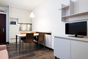 Кухня или мини-кухня в Aparthotel Holiday
