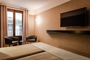 TV a/nebo společenská místnost v ubytování Hotel Raval House