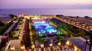 Вид на бассейн в Cratos Premium Hotel Casino & SPA или окрестностях