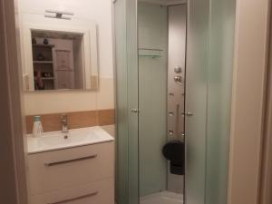 Ένα μπάνιο στο Ferienwohnung Wacker, Apartments und Zimmer