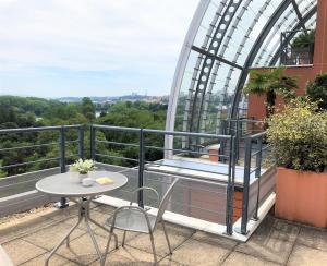 Residence Montempo Lyon Cite Internationale的阳台或露台