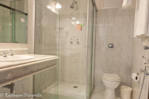 Bagno di Johnscher by SJ - San Juan Curitiba