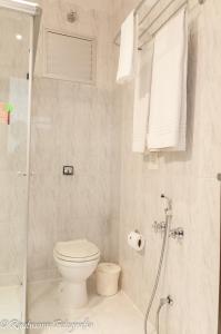 Bagno di Johnscher by SJ - San Juan Curitiba