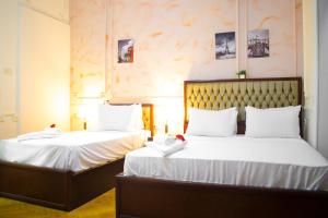 Postel nebo postele na pokoji v ubytování Golden Palace Hotel
