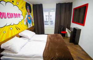 Postel nebo postele na pokoji v ubytování Pop Art Hostel Rynok Sq
